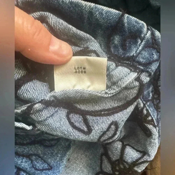 Vintage 90s Embroidered Denim Jean Jacket with Statement Buttons Size M - Picture 8 of 16